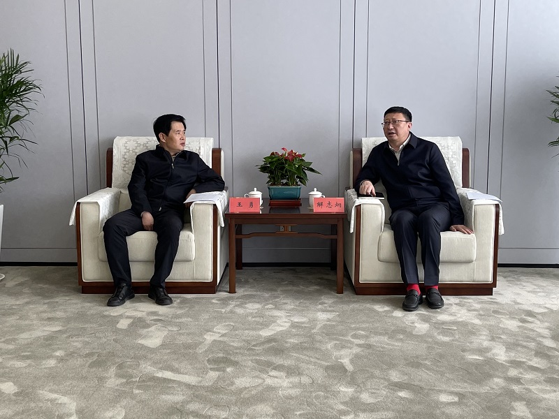 3月19日 公司党委副书记、总裁解志炯拜会宝鸡市政府主要领导.jpg